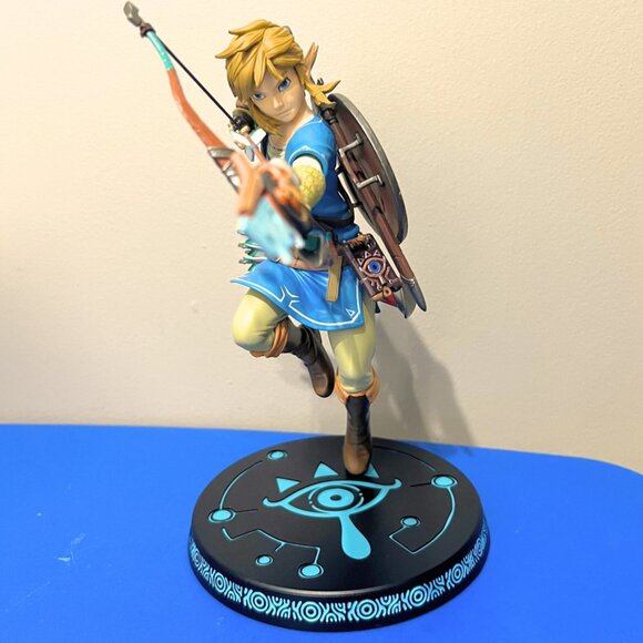 The Legend of Zelda: Breath of The Wild Link Collector's Edition Statue - Picture 5 of 10